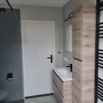 Vakantiehuis Vrijstaande Woning Met Grote Zonnige Tuin Met Jacuzzi