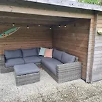 Vrijstaande Woning Met Jacuzzi In Grote Tuin Holiday home