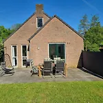 Vrijstaande Woning Met Grote Zonnige Tuin Met Jacuzzi *
