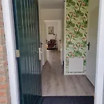 Vrijstaande Woning Met Grote Zonnige Tuin Met Jacuzzi Vakantiehuis *
