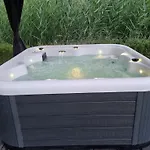 Vrijstaande Woning Met Grote Zonnige Tuin Met Jacuzzi