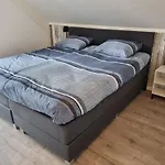 Vakantiehuis Vrijstaande Woning Met Grote Zonnige Tuin Met Jacuzzi *