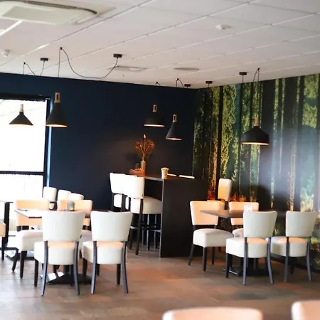 Vrijstaande Woning Met Grote Zonnige Tuin Met Jacuzzi Дом отдыха *