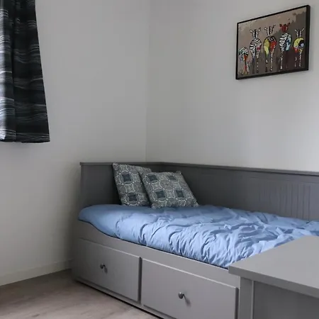 Vakantiewoning Met Overdekte, Voorverwarmde Jacuzzi In Grote Tuin Prázdninový dům