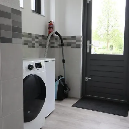 Vakantiewoning Met Overdekte, Voorverwarmde Jacuzzi In Grote Tuin Prázdninový dům Ewijk