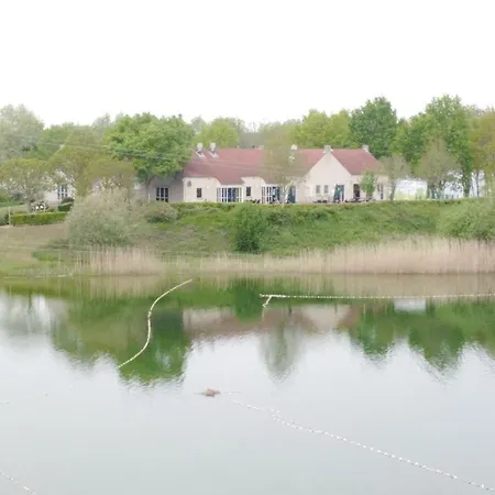 Vakantiewoning Met Overdekte, Voorverwarmde Jacuzzi In Grote Tuin Prázdninový dům *