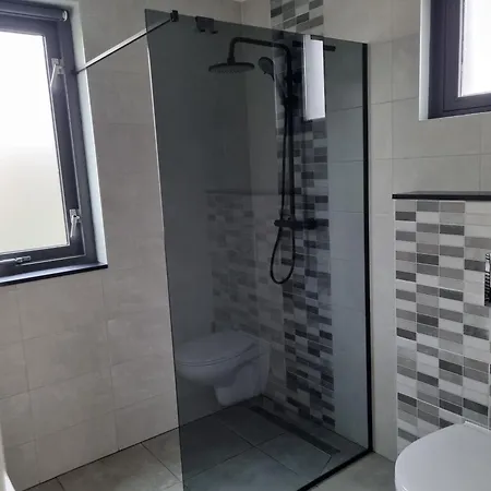 Vakantiewoning Met Overdekte, Voorverwarmde Jacuzzi In Grote Tuin Prázdninový dům