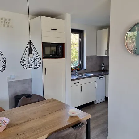 Vakantiewoning Met Overdekte, Voorverwarmde Jacuzzi In Grote Tuin * Ewijk