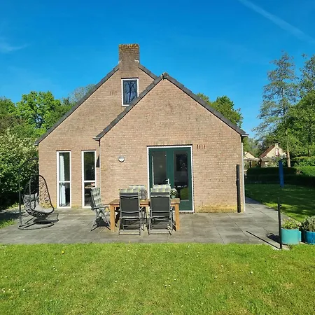 Vakantiewoning Met Overdekte, Voorverwarmde Jacuzzi In Grote Tuin *
