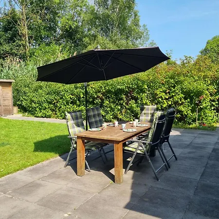 Vakantiewoning Met Overdekte, Voorverwarmde Jacuzzi In Grote Tuin *