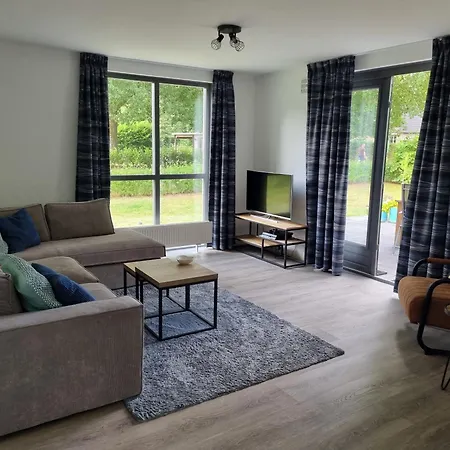 Vakantiewoning Met Overdekte, Voorverwarmde Jacuzzi In Grote Tuin Ewijk
