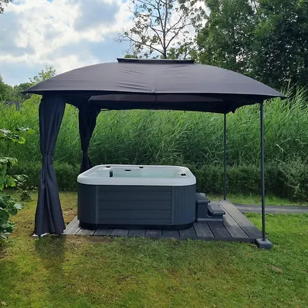 Holiday home Vakantiewoning Met Overdekte, Voorverwarmde Jacuzzi In Grote Tuin Ewijk