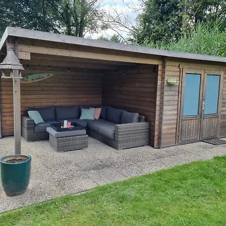 Vrijstaande Woning Met Grote Zonnige Tuin Met Jacuzzi Дом отдыха