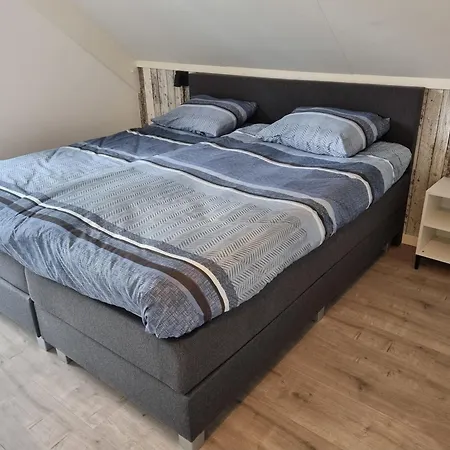 Prázdninový dům Vakantiewoning Met Overdekte, Voorverwarmde Jacuzzi In Grote Tuin *