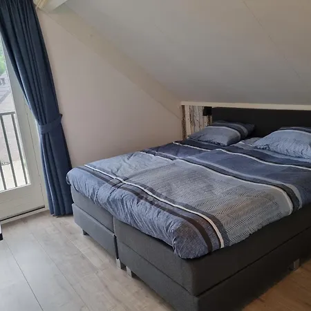 Vakantiewoning Met Overdekte, Voorverwarmde Jacuzzi In Grote Tuin Ewijk