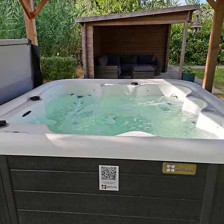 Vakantiewoning Met Overdekte, Voorverwarmde Jacuzzi In Grote Tuin Vakantiehuis *