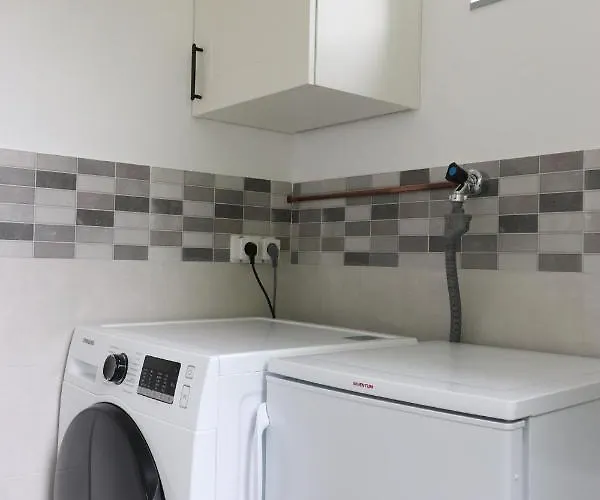 Dom wakacyjny Vrijstaande Woning Met Grote Zonnige Tuin Met Jacuzzi *