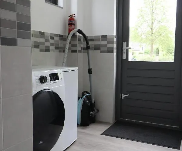 Vrijstaande Woning Met Grote Zonnige Tuin Met Jacuzzi Dom wakacyjny Ewijk