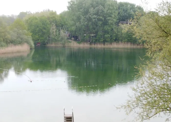 Dom wakacyjny Vrijstaande Woning Met Grote Zonnige Tuin Met Jacuzzi *