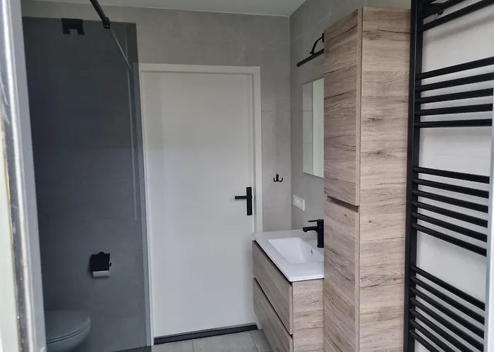 Feriehus Vrijstaande Woning Met Jacuzzi In Grote Tuin