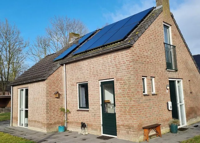 Dom wakacyjny Vrijstaande Woning Met Grote Zonnige Tuin Met Jacuzzi *