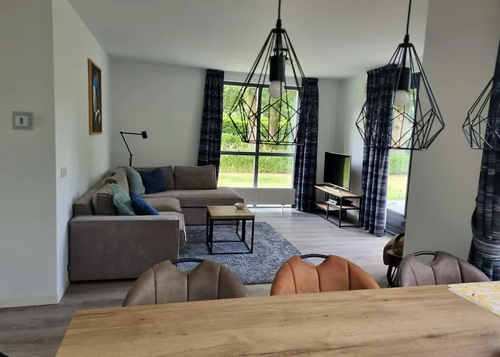 Vrijstaande Woning Met Jacuzzi In Grote Tuin Feriehus Ewijk