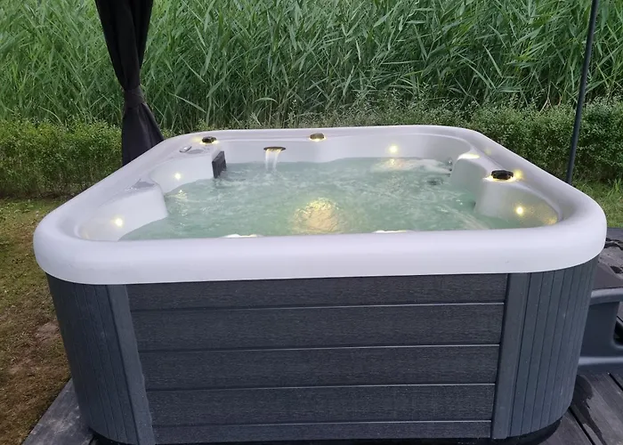Vrijstaande Woning Met Grote Zonnige Tuin Met Jacuzzi