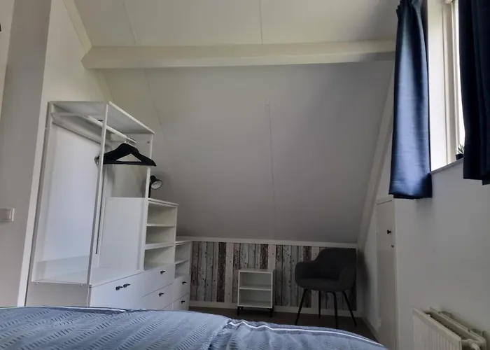 Feriehus Vrijstaande Woning Met Jacuzzi In Grote Tuin