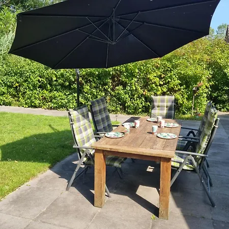 Woning Met Voorverwarmde, Overdekte Jacuzzi In Grote Tuin בית נופש Ewijk