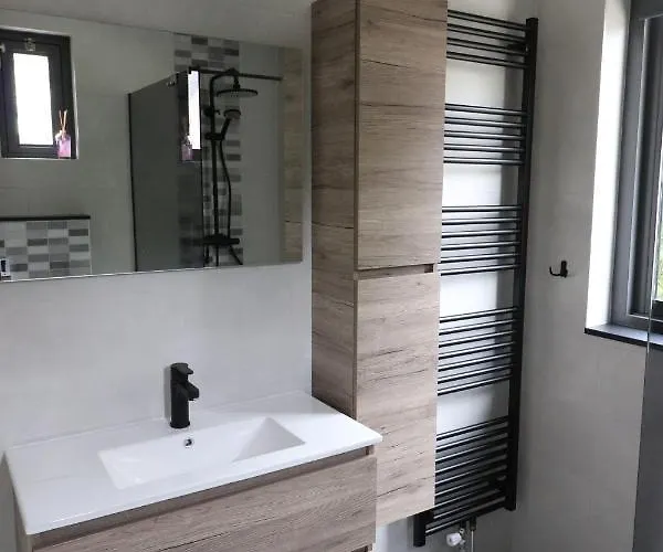 Vrijstaande Woning Met Grote Zonnige Tuin Met Jacuzzi *