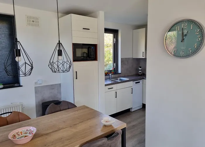 Vrijstaande Woning Met Grote Zonnige Tuin Met Jacuzzi * Ewijk