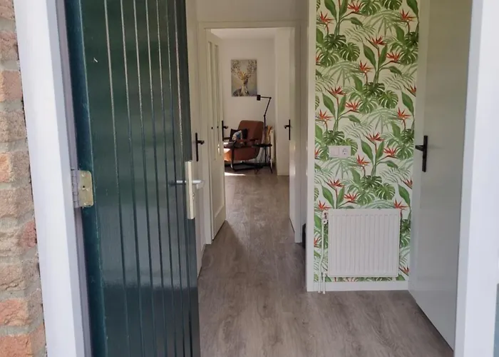 Vrijstaande Woning Met Grote Zonnige Tuin Met Jacuzzi Semesterbostad *