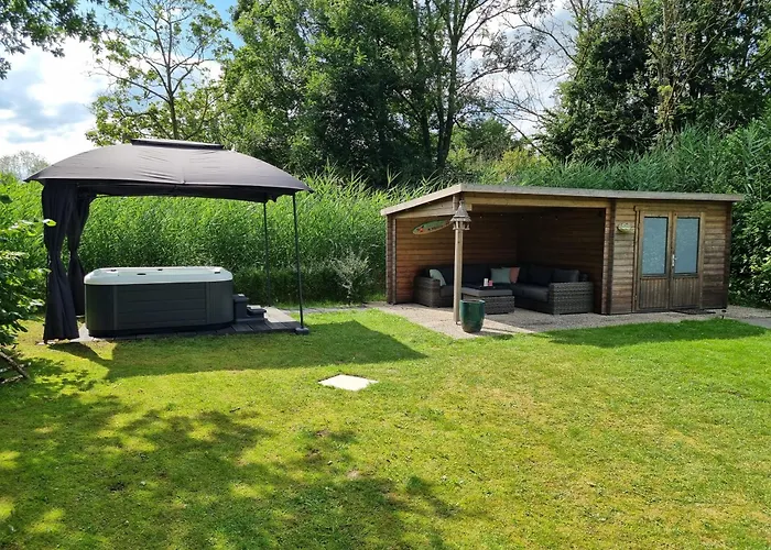 Vrijstaande Woning Met Grote Zonnige Tuin Met Jacuzzi Semesterbostad Ewijk